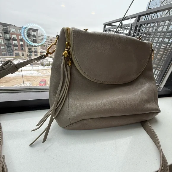 HOBO Fern Foldover Messenger bag in Pebbled Leather Taupe - Picture 12 of 13